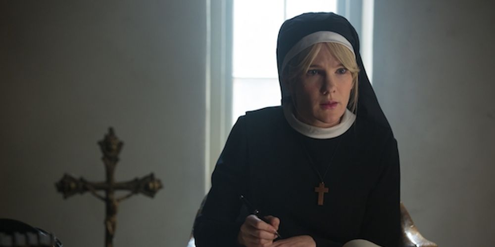Lily-Rabe-Freak-Show-1