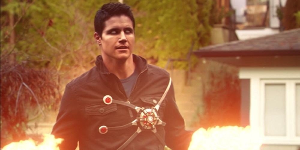 Firestorm-Robbie-Amell-1