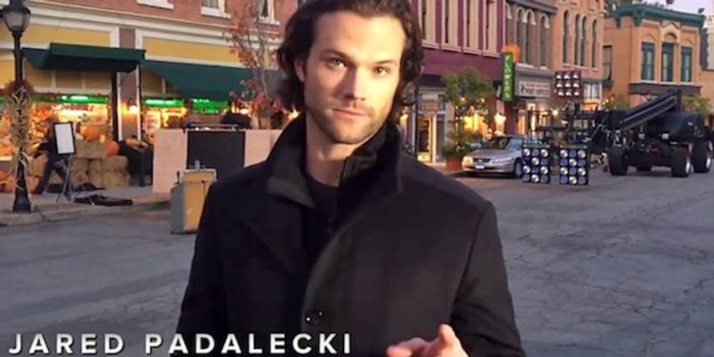 Jared-Padalecki-set-Gilmore-Girls