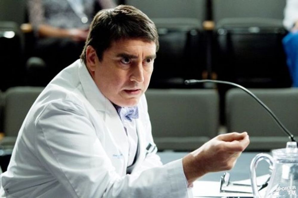 Monday-Mornings-Alfred-Molina