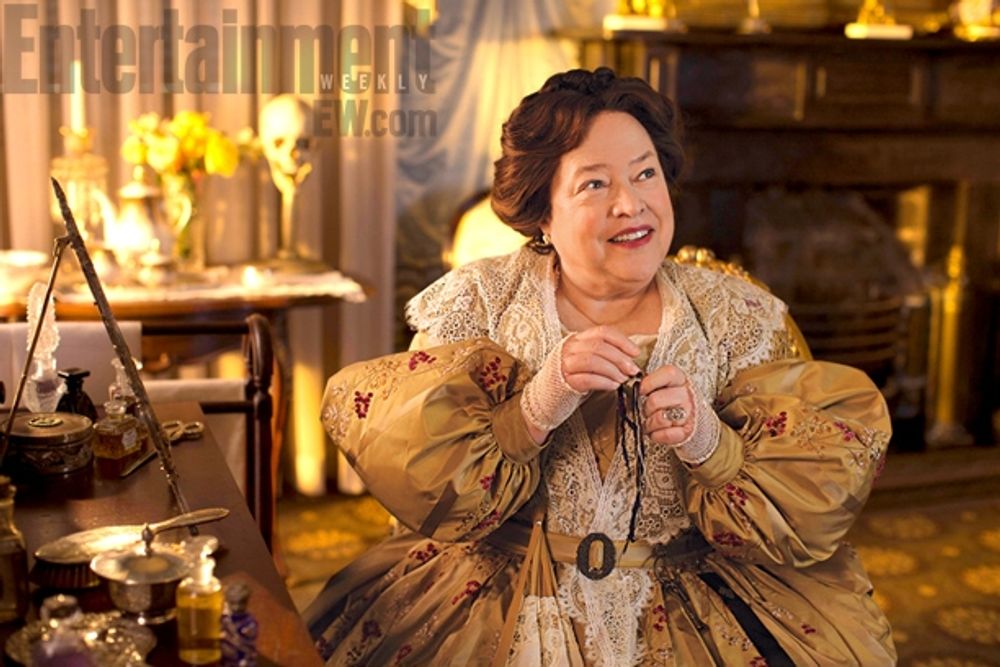 kathybates-americanhorrorstory-1