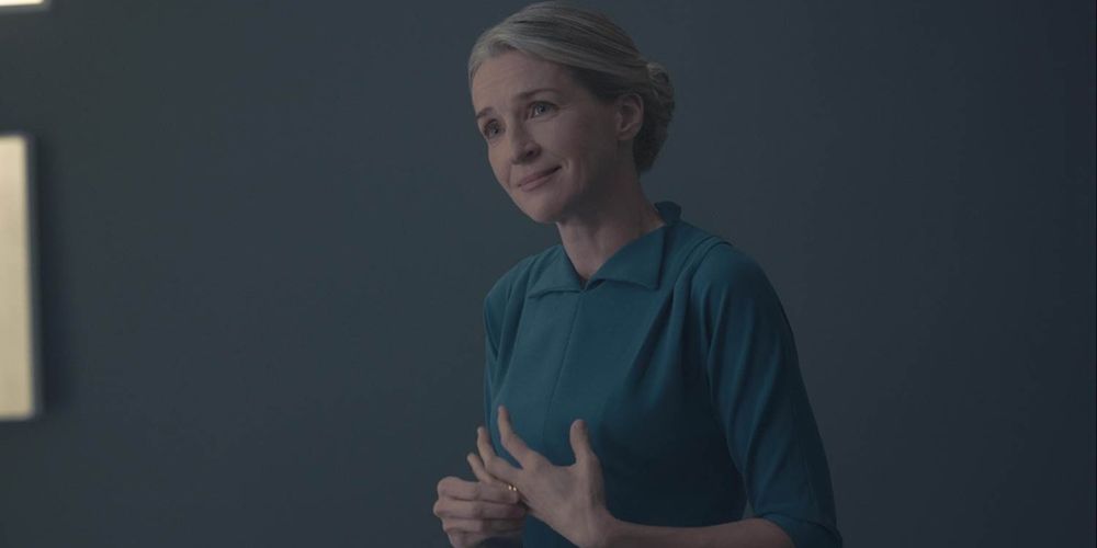 ever-carradine-the-handmaids-tale
