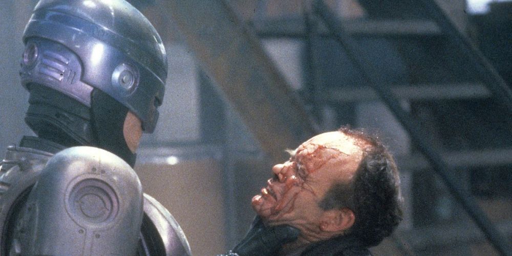 robocop-atto-di-forza-fascismo