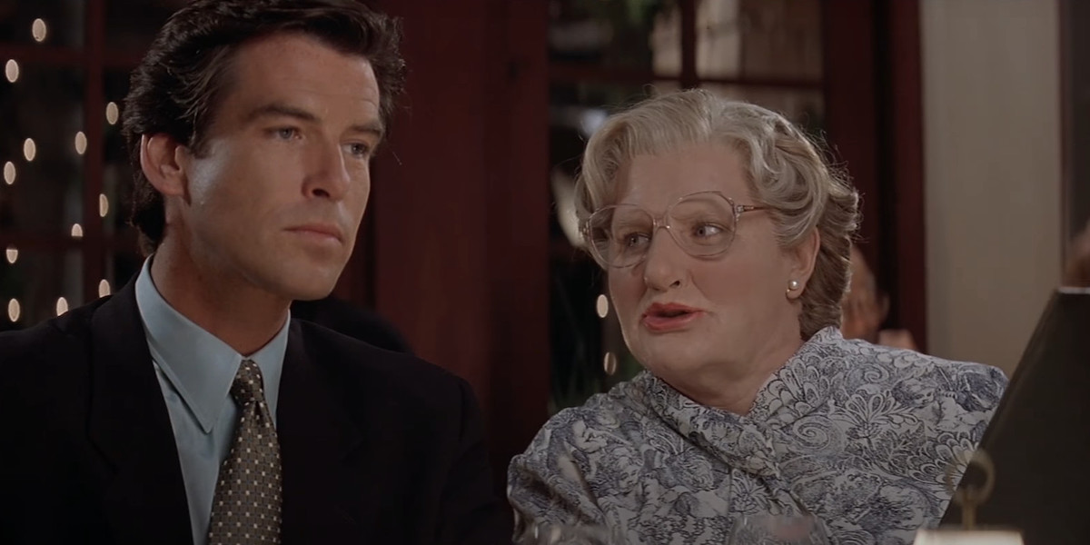 Mrs Doubtfire: Pierce Brosnan ricorda il primo, surreale incontro con ...