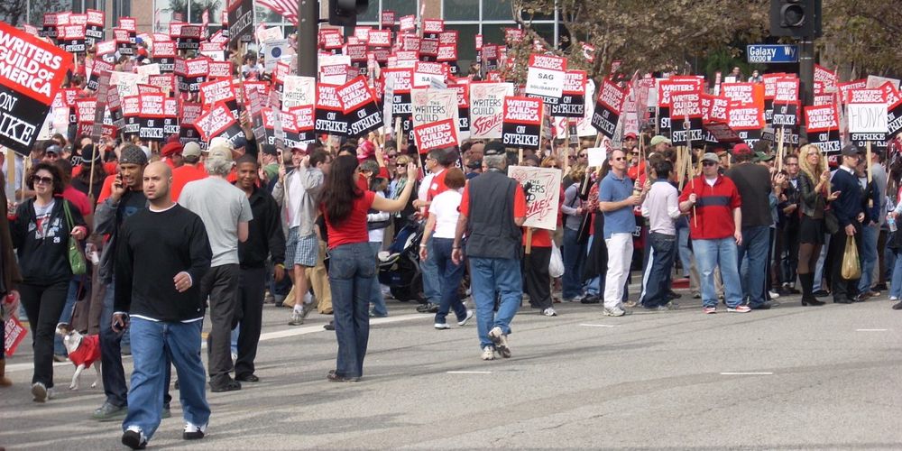 wga-rally-ave-stars-crossing-street